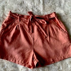 Pink/Rose linen pull on tie waist dress shorts - women’s SZ L